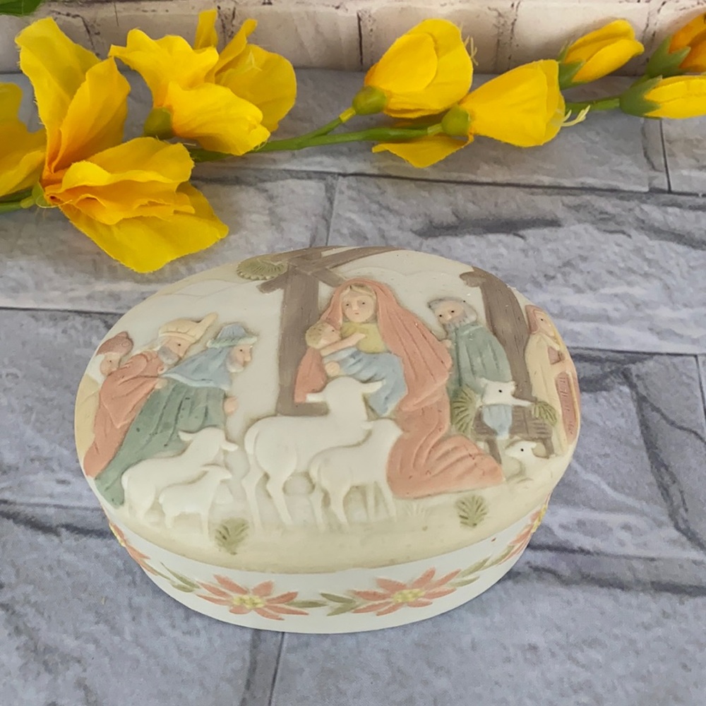 Nativity Joseph Mary and baby Jesus  lefton trinket box